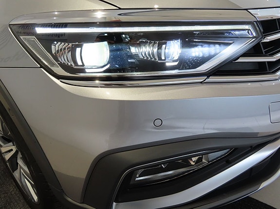 Volkswagen Passat Alltrack 4 of 5