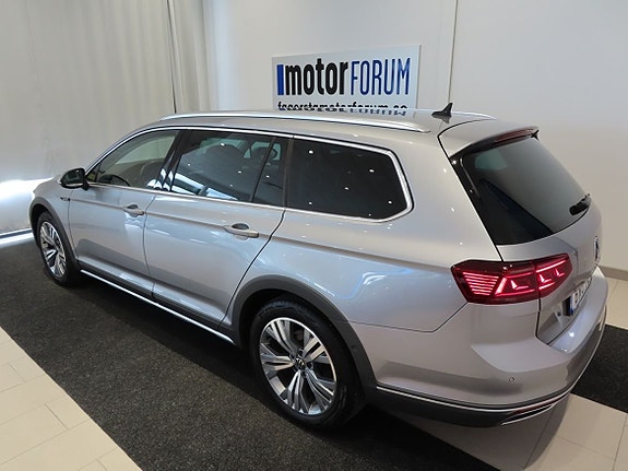Volkswagen Passat Alltrack 3 of 5