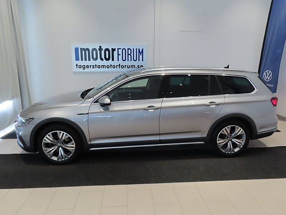 Volkswagen Passat Alltrack 2 of 5