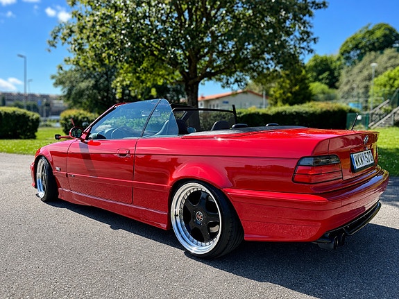 BMW 325i 2 of 5