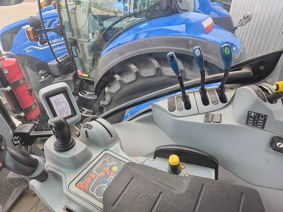 New Holland T 5.120 Dynamic Command 4 of 6