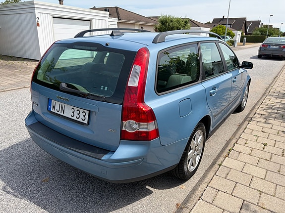 Volvo V50 3 of 4