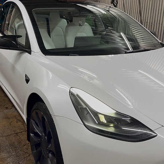 Tesla Model 3 3 of 5