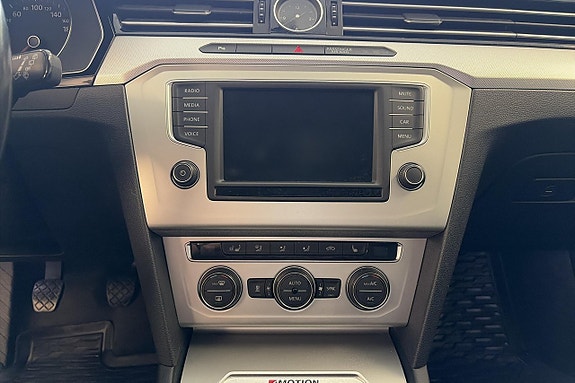 Volkswagen Passat 17 of 20
