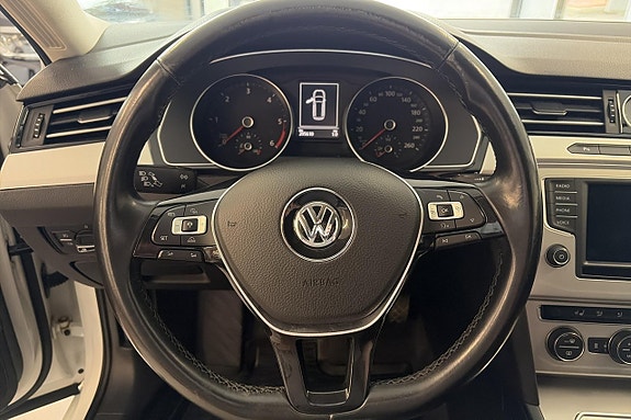 Volkswagen Passat 18 of 20