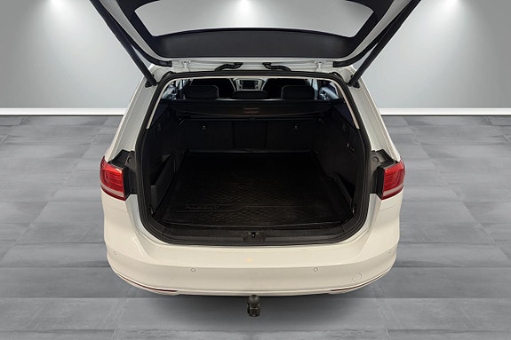 Volkswagen Passat 12 of 20