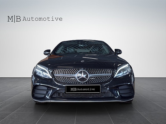Mercedes-Benz C400 2 of 5