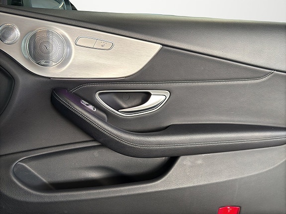 Mercedes-Benz C400 14 of 18
