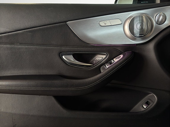 Mercedes-Benz C400 12 of 18