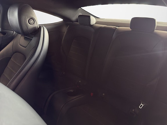 Mercedes-Benz C400 15 of 18