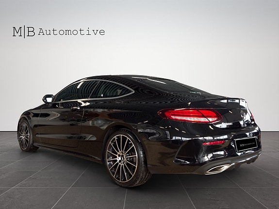 Mercedes-Benz C400 4 of 5