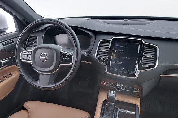 Volvo XC90 8 of 21