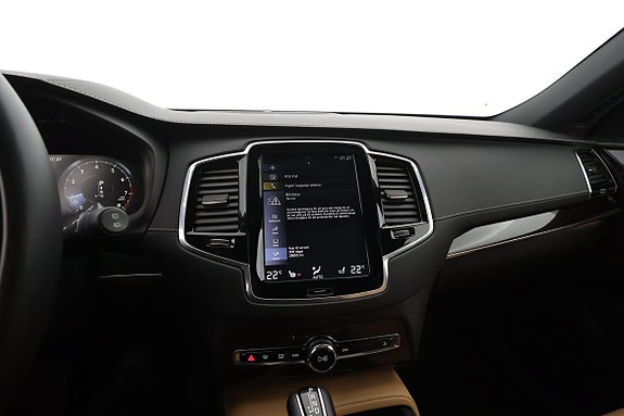 Volvo XC90 17 of 21