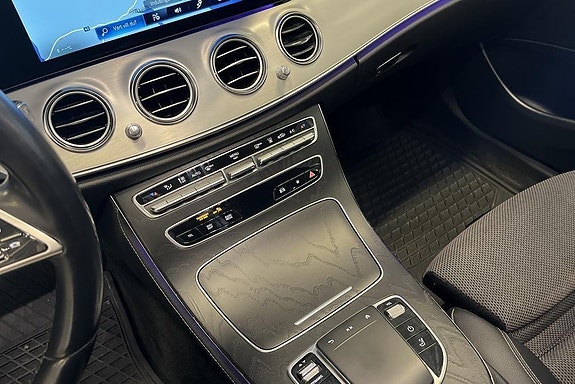 Mercedes-Benz E300 12 of 17
