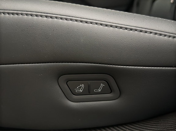Tesla Model Y 14 of 30