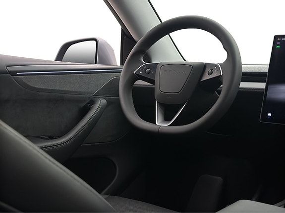 Tesla Model Y 17 of 30