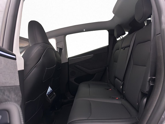 Tesla Model Y 13 of 30