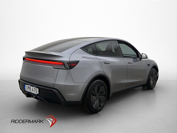 Tesla Model Y 8 of 30