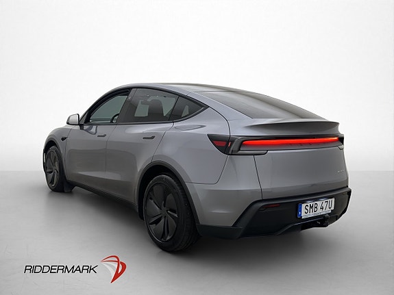 Tesla Model Y 5 of 30