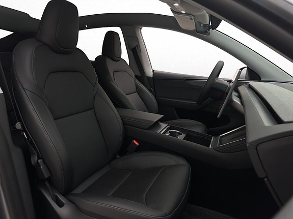 Tesla Model Y 12 of 30