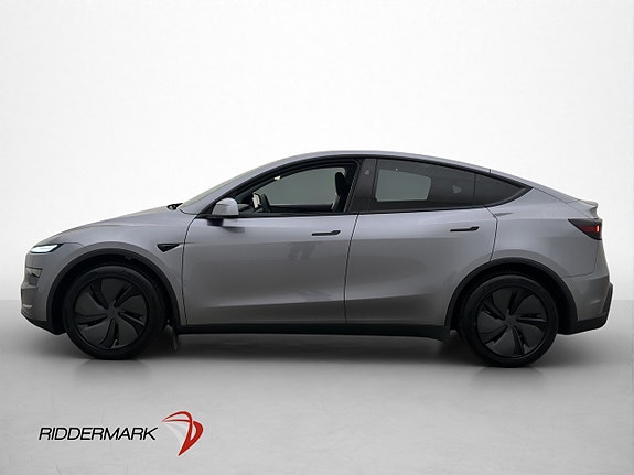 Tesla Model Y 3 of 30