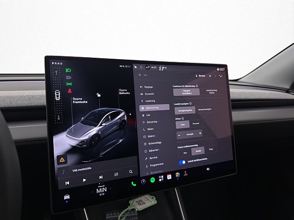 Tesla Model Y 26 of 30