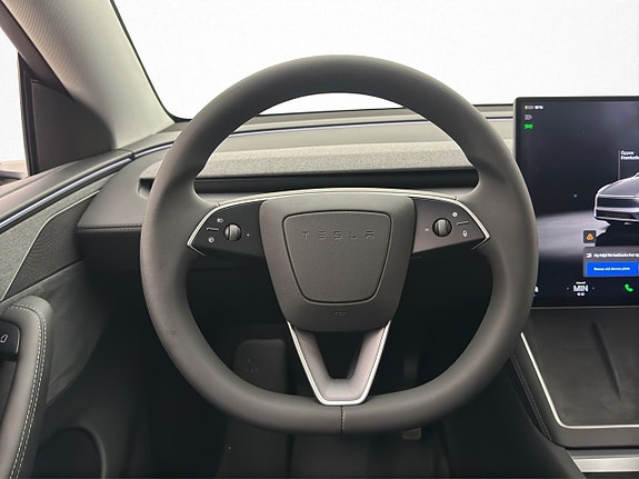 Tesla Model Y 16 of 30