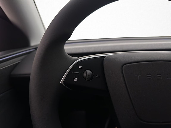 Tesla Model Y 19 of 30
