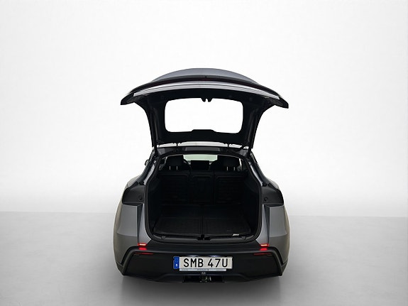 Tesla Model Y 10 of 30
