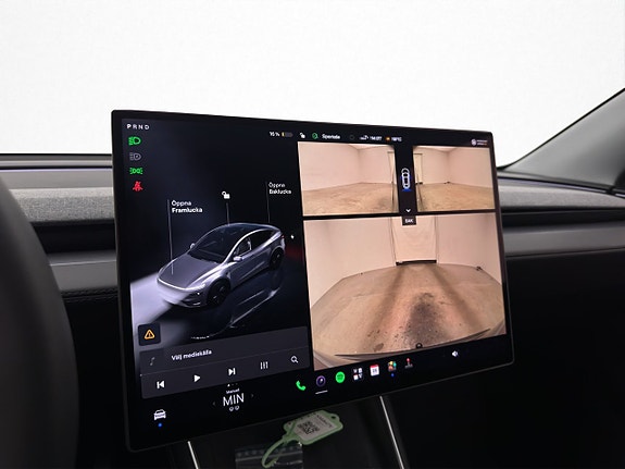 Tesla Model Y 23 of 30