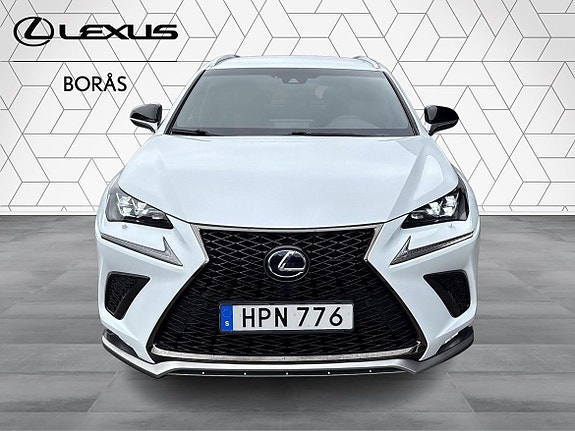 Lexus NX300h 3 of 5