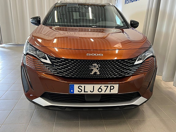 Peugeot 5008 2 of 5