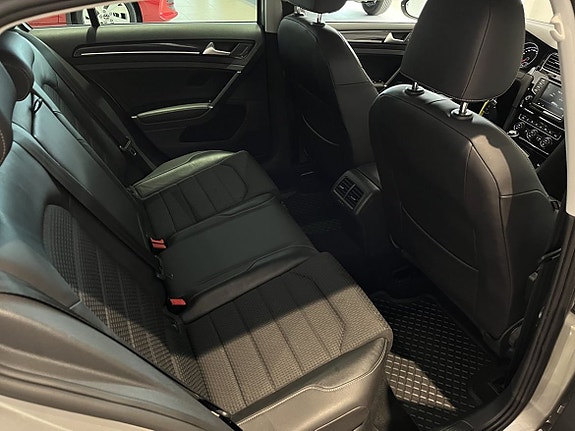 Volkswagen Golf VII 8 of 23