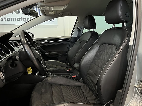 Volkswagen Golf VII 12 of 23