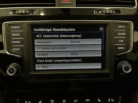 Volkswagen Golf VII 15 of 23