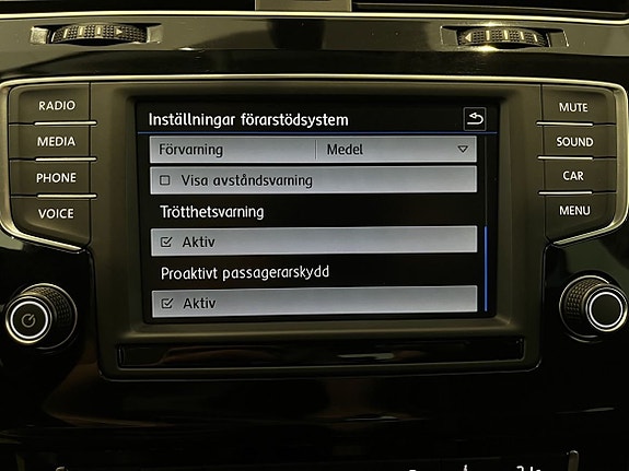 Volkswagen Golf VII 16 of 23