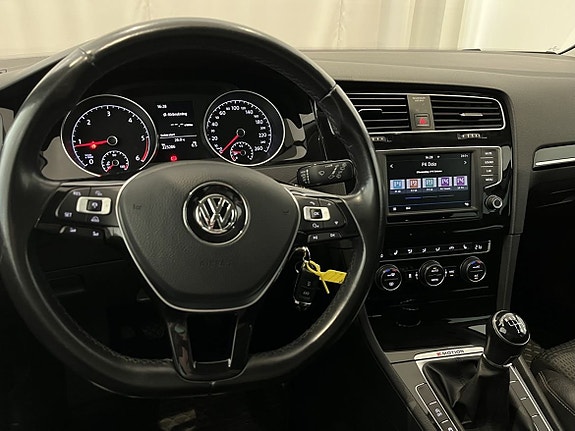 Volkswagen Golf VII 13 of 23