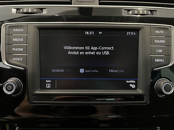 Volkswagen Golf VII 17 of 23