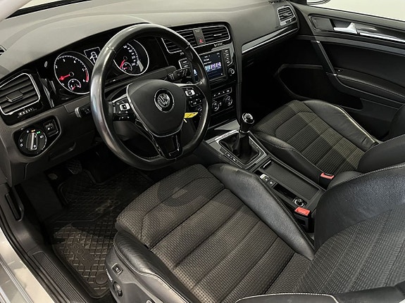 Volkswagen Golf VII 11 of 23