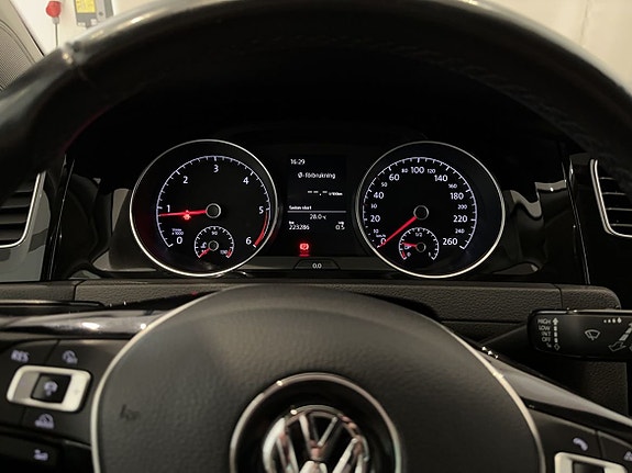 Volkswagen Golf VII 14 of 23
