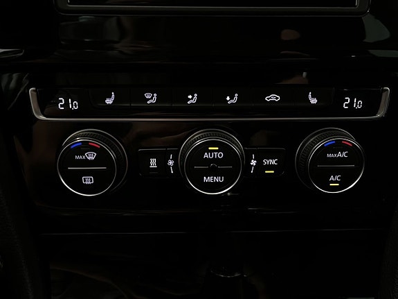 Volkswagen Golf VII 21 of 23