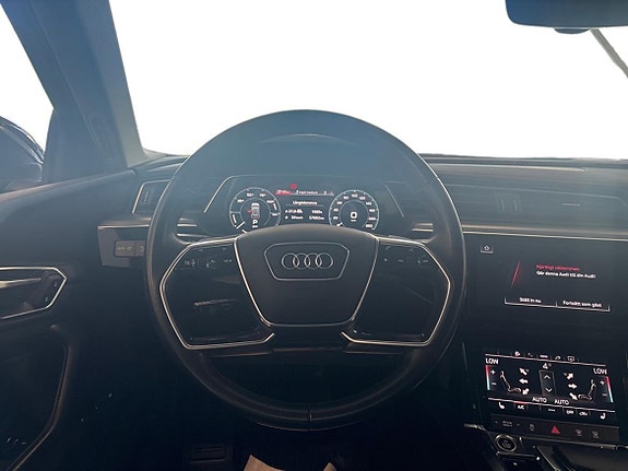 Audi e-tron 14 of 24