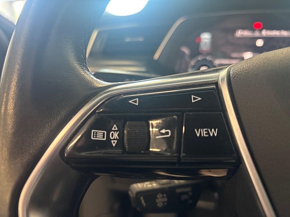 Audi e-tron 9 of 24