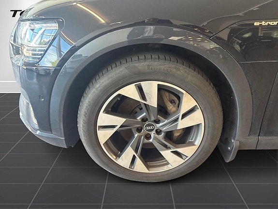 Audi e-tron 8 of 24