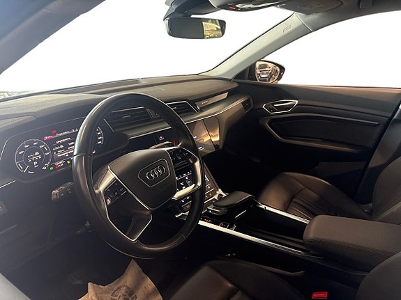 Audi e-tron 13 of 24