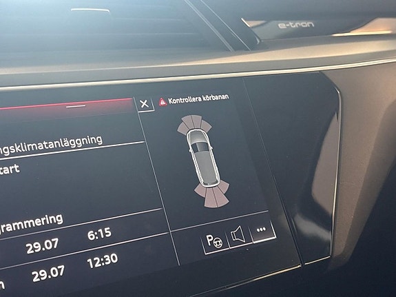 Audi e-tron 10 of 24