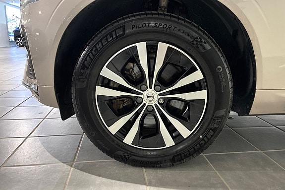 Volvo XC60 14 of 21