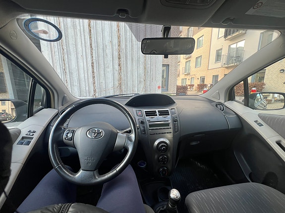 Toyota Yaris 4 of 5