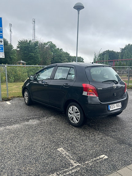 Toyota Yaris 2 of 5