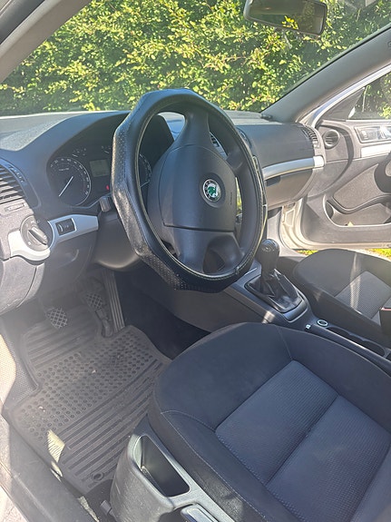 Skoda Octavia 2 of 5